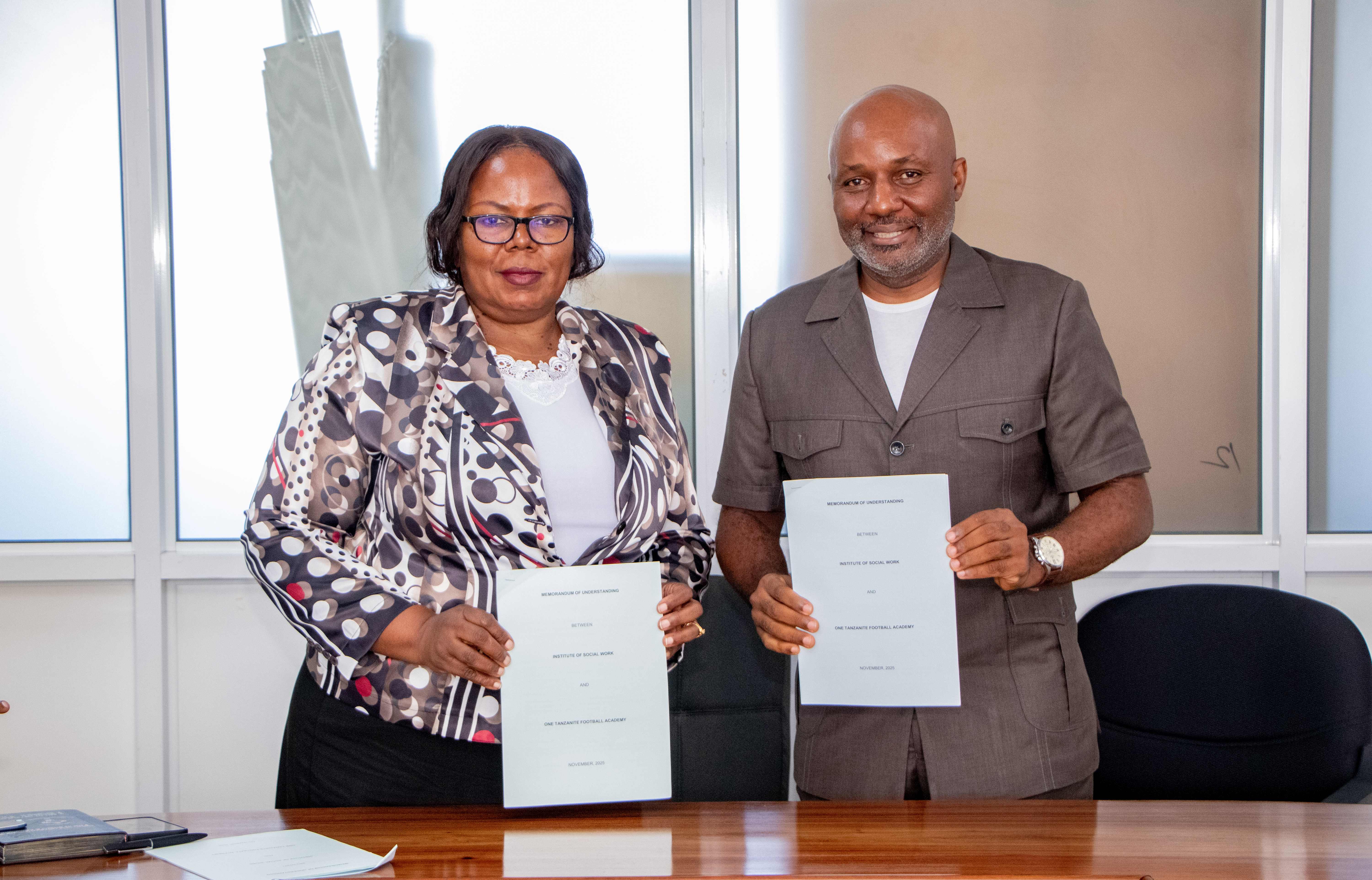 ISW yaingia makubaliano na One Tanzanite Football Academy kuboresha viwanja vya michezo